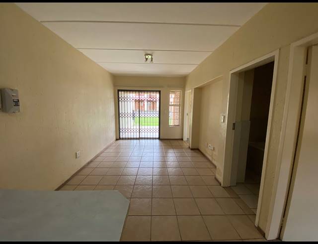 2 BEDROOM APARTMENT FOR SALE IN COMET